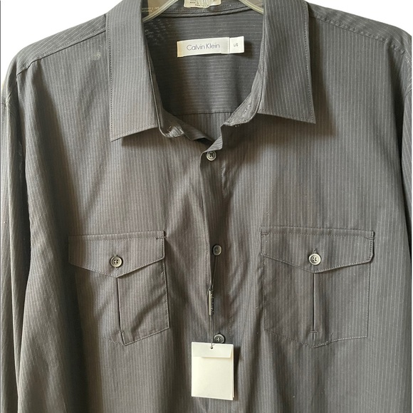 NWT Calvin Klein two front pocket shirt - Picture 4 of 4